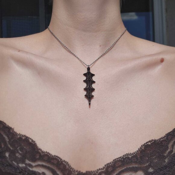 Gothic black vertebrae spike vampire necklace with a small silver chain - Picture 3 of 12